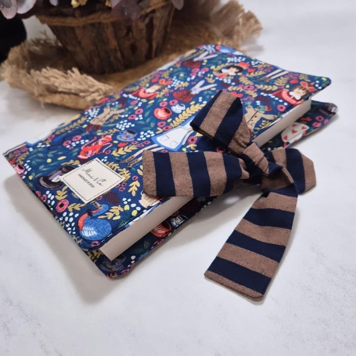 Funda de libro Alicia marino